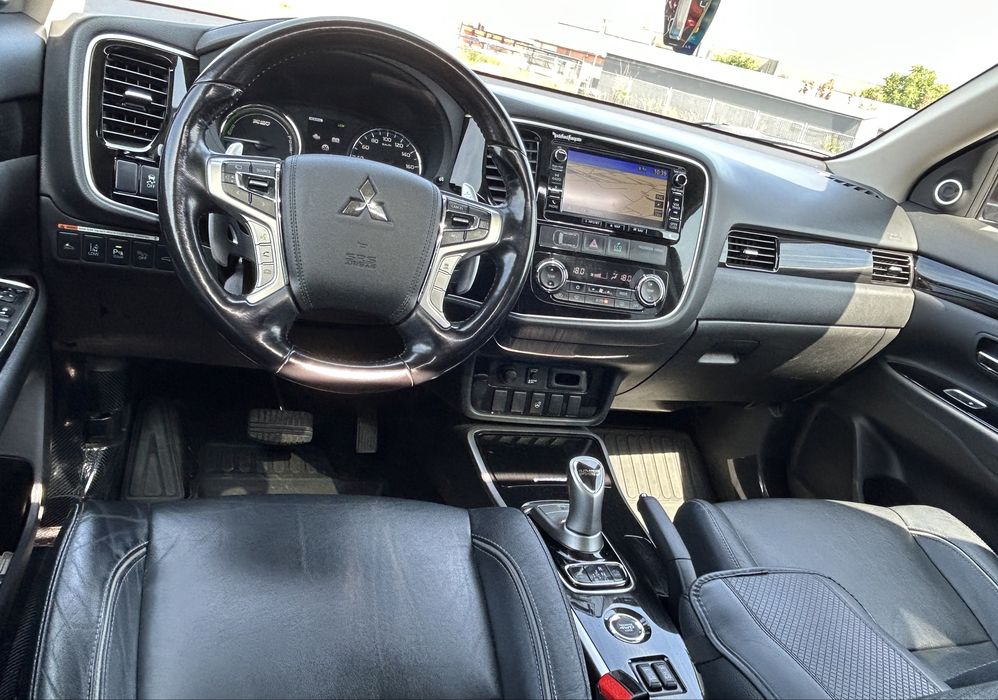 Mitsubishi Outlander 2.0 hibrid plug in