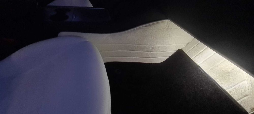 Vand tesla model 3 aug  2022 Long range piele alba