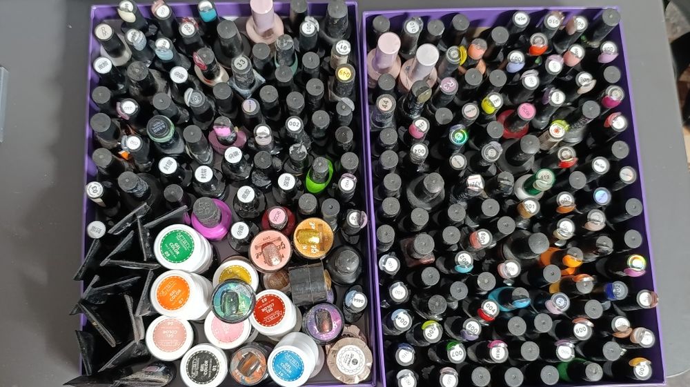 Большой набор для мастера маникюра.