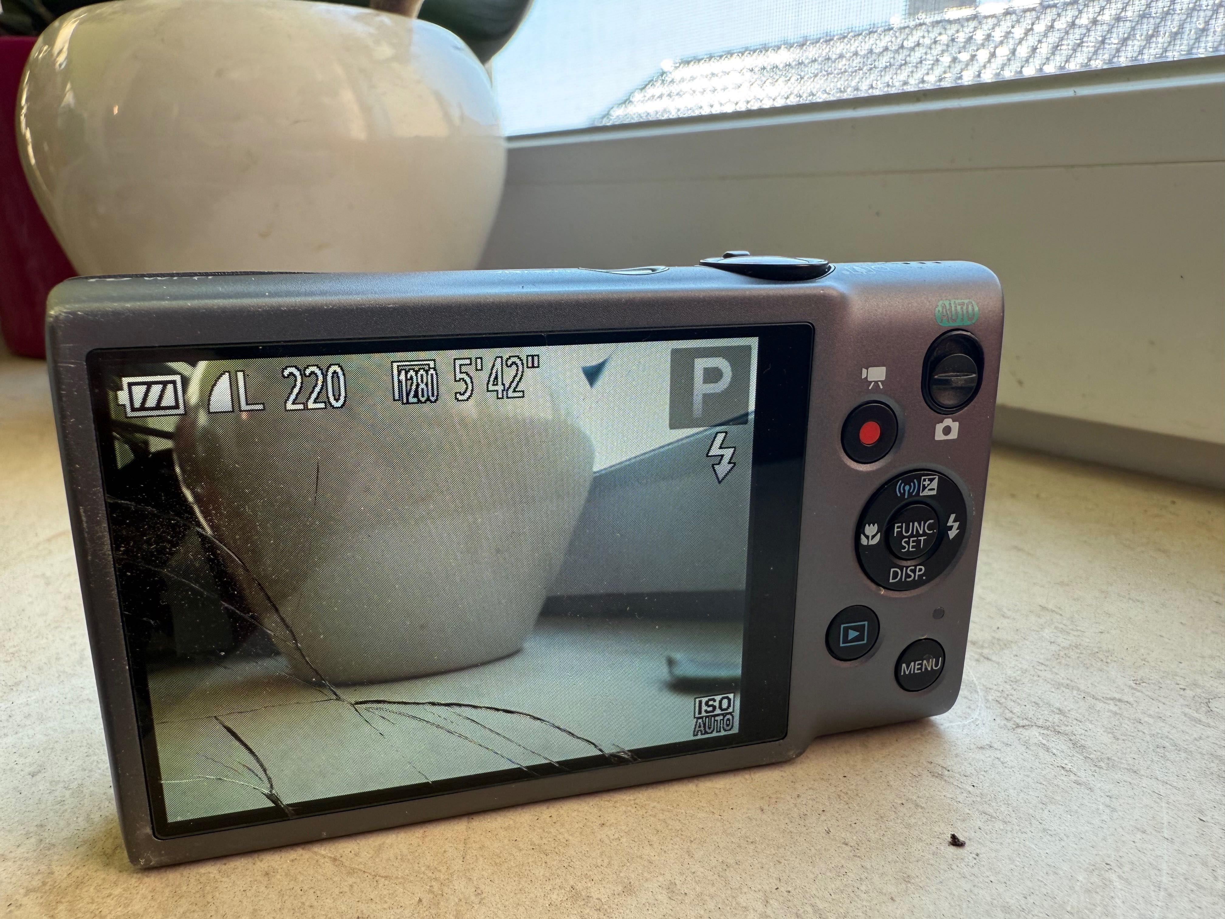 Aparat foto Canon ixus 140 HD 16Mp cu WiFi cititi anuntul