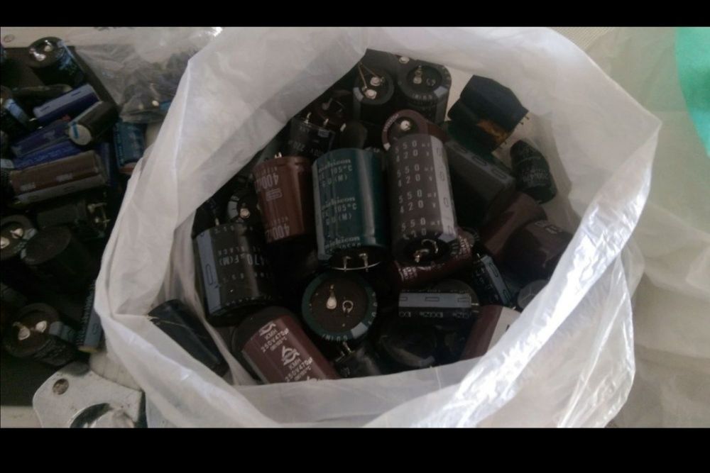 Condesatori noi și recuperati de Putere diferite valori/sute bucăți