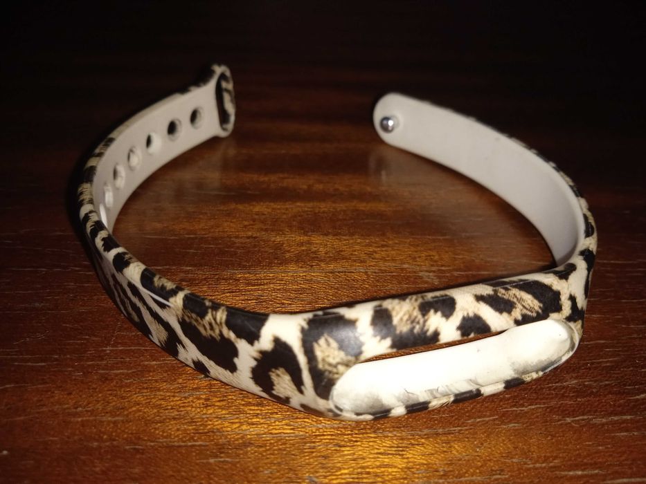 ПРОДАМ СИЛИКОНОВЫЙ фитнес БРАСЛЕТ- чехол от часов ! Б/у. Леопардовый.