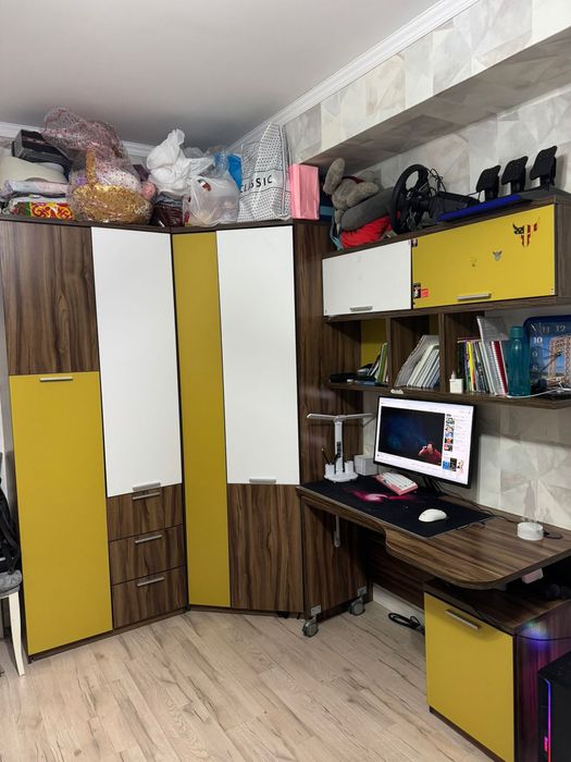 Угловой шифоньер с комп столом и книжной полкой