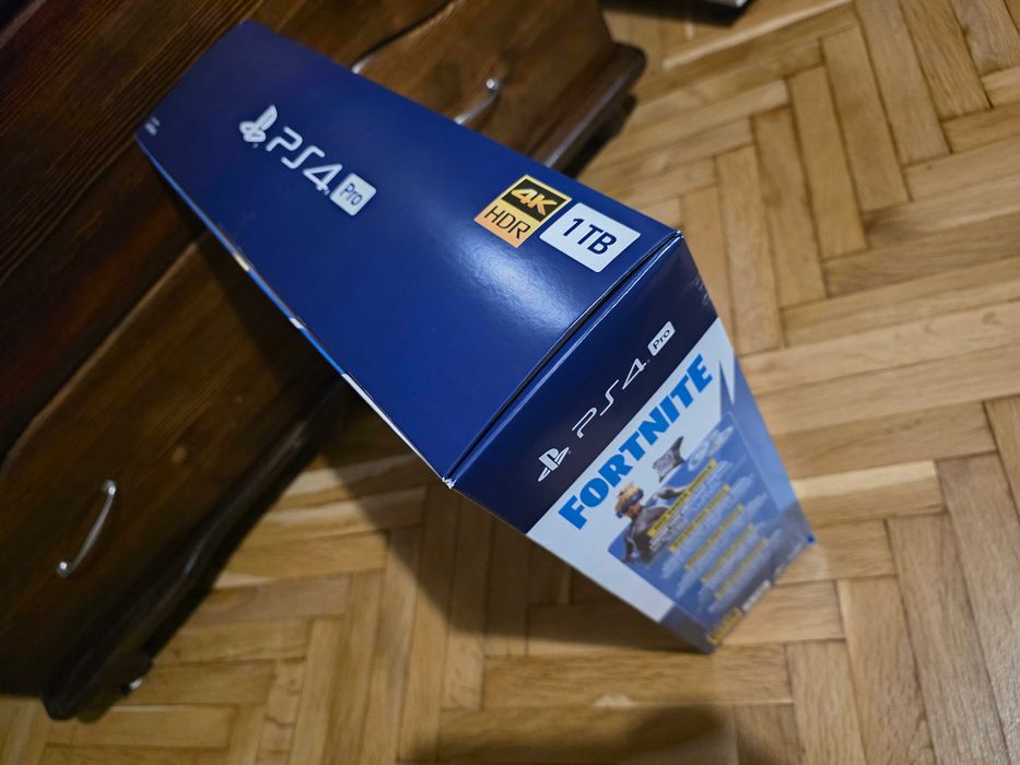Sony PlayStation 4 Pro 1TB (PS4 Pro 1TB) + Fortnite Neo Versa. Нова.
