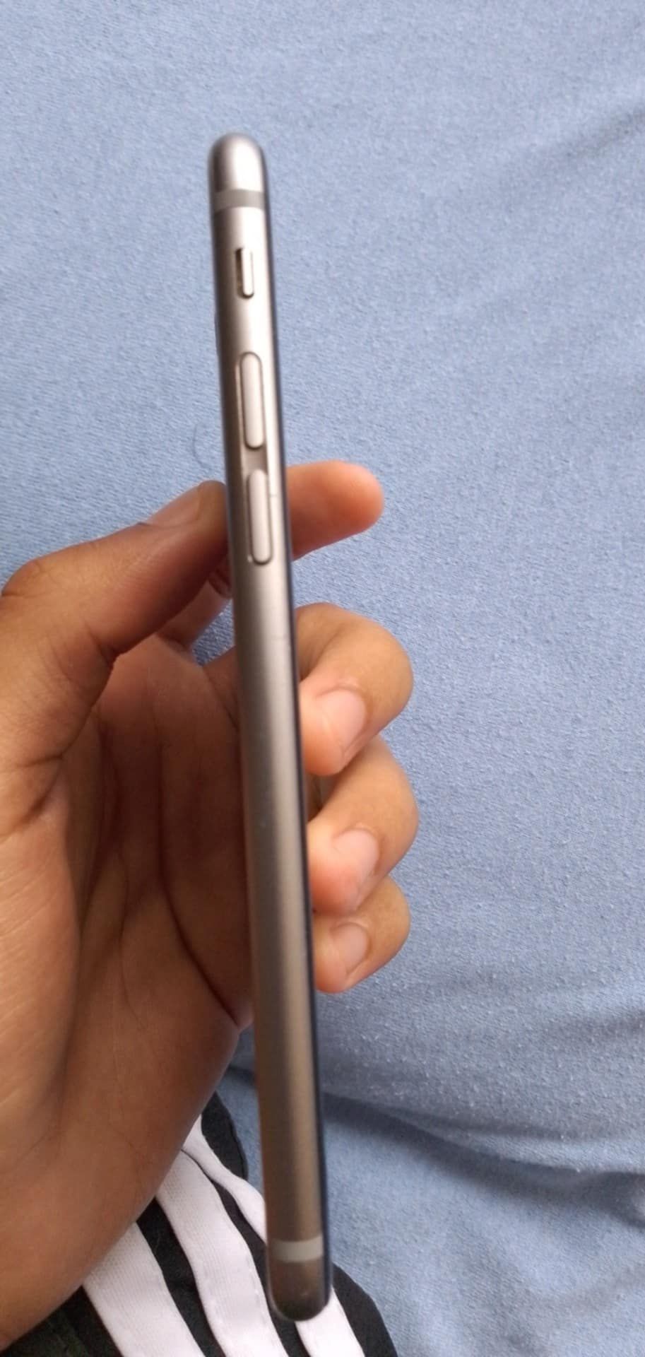 Телефон има само аякот iPhone 6s етелофн