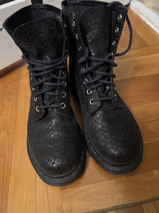 Ghete dr martens piele