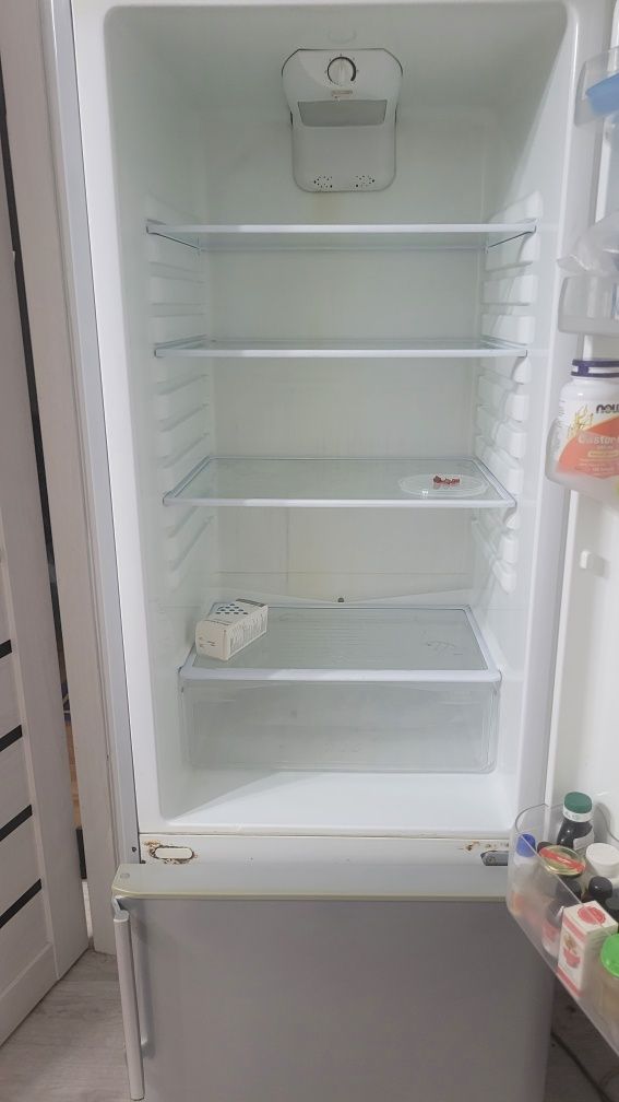 Продам холодильник на запчасти.