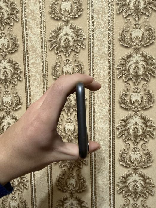 Iphone 11 128gb qora feys turton bor ochilmagan