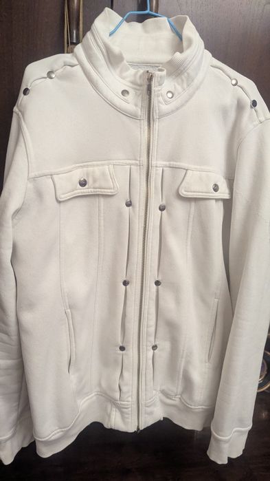 Продам курточку , куплена была в Америке, не на холода