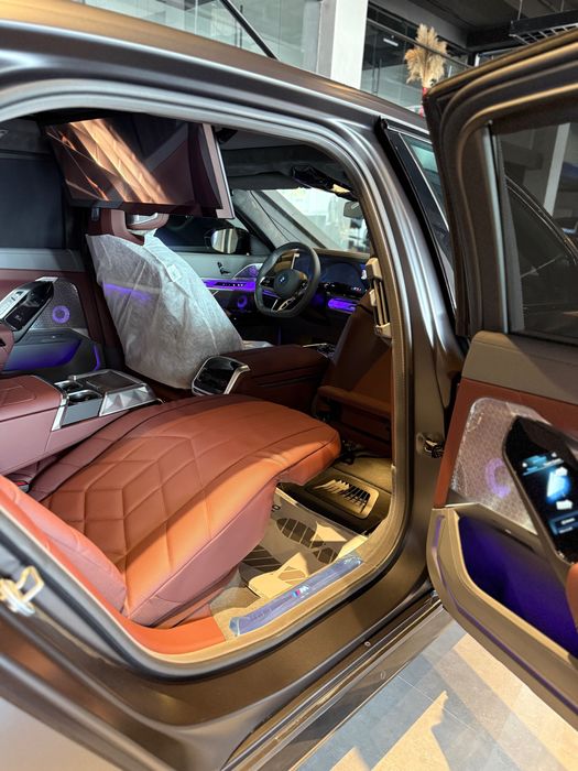Продам новую BMW i7 xDrive60 M70 с официальной гарантией