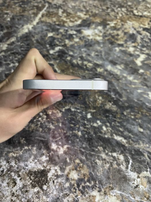 iPhone 13 в хорошем состоянии