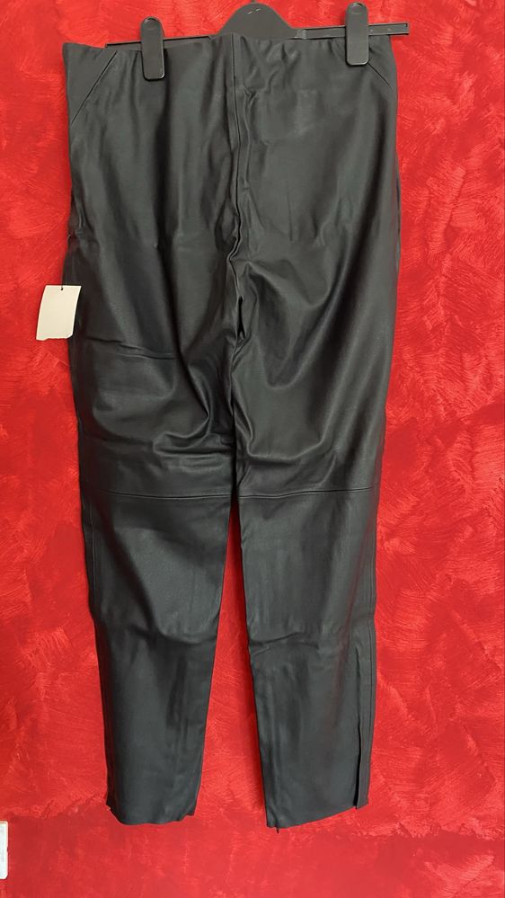 Pantaloni de piele
