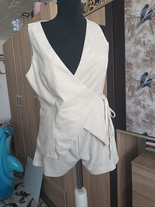 Compleu elegant,nou,fara eticheta