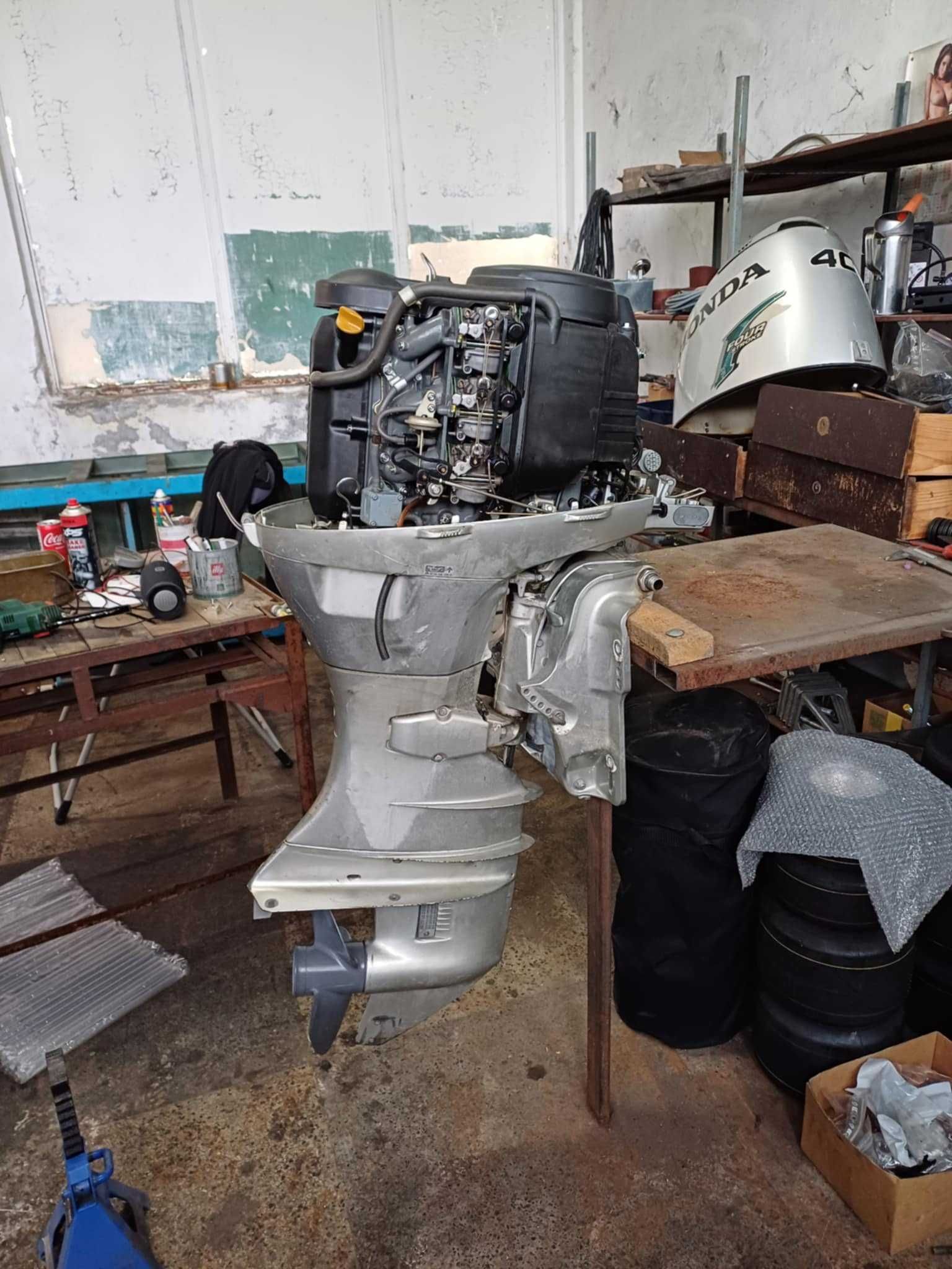 Извън бордов мотор за лодка Honda 40