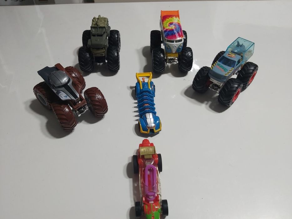 Mașinuțe Hot Wheels - Monster Truck / Segmented Car / Mutant Machines