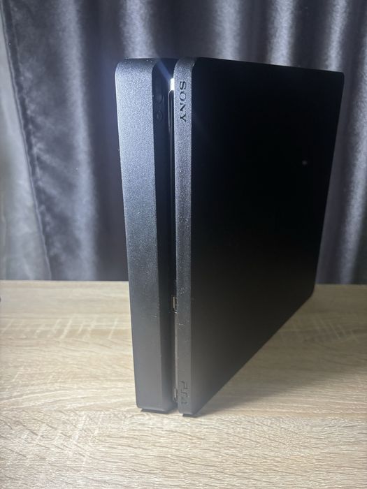 Playstation 4 slim
