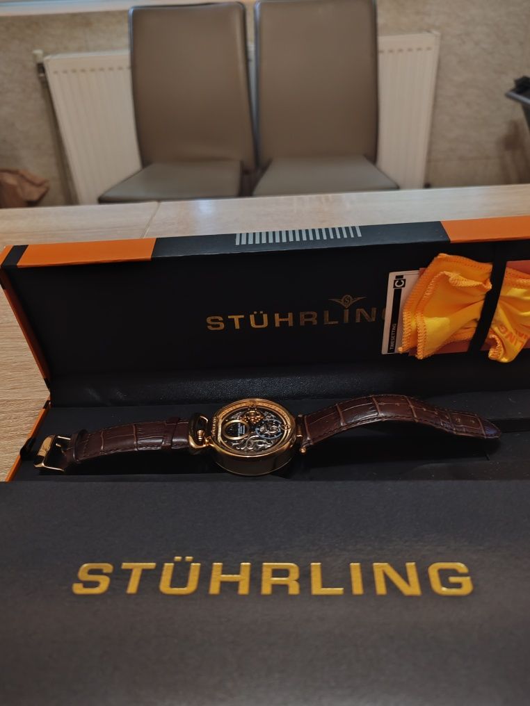 Часовник Stuhrling