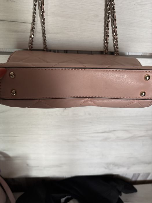 Дамска чанта през рамо Guess