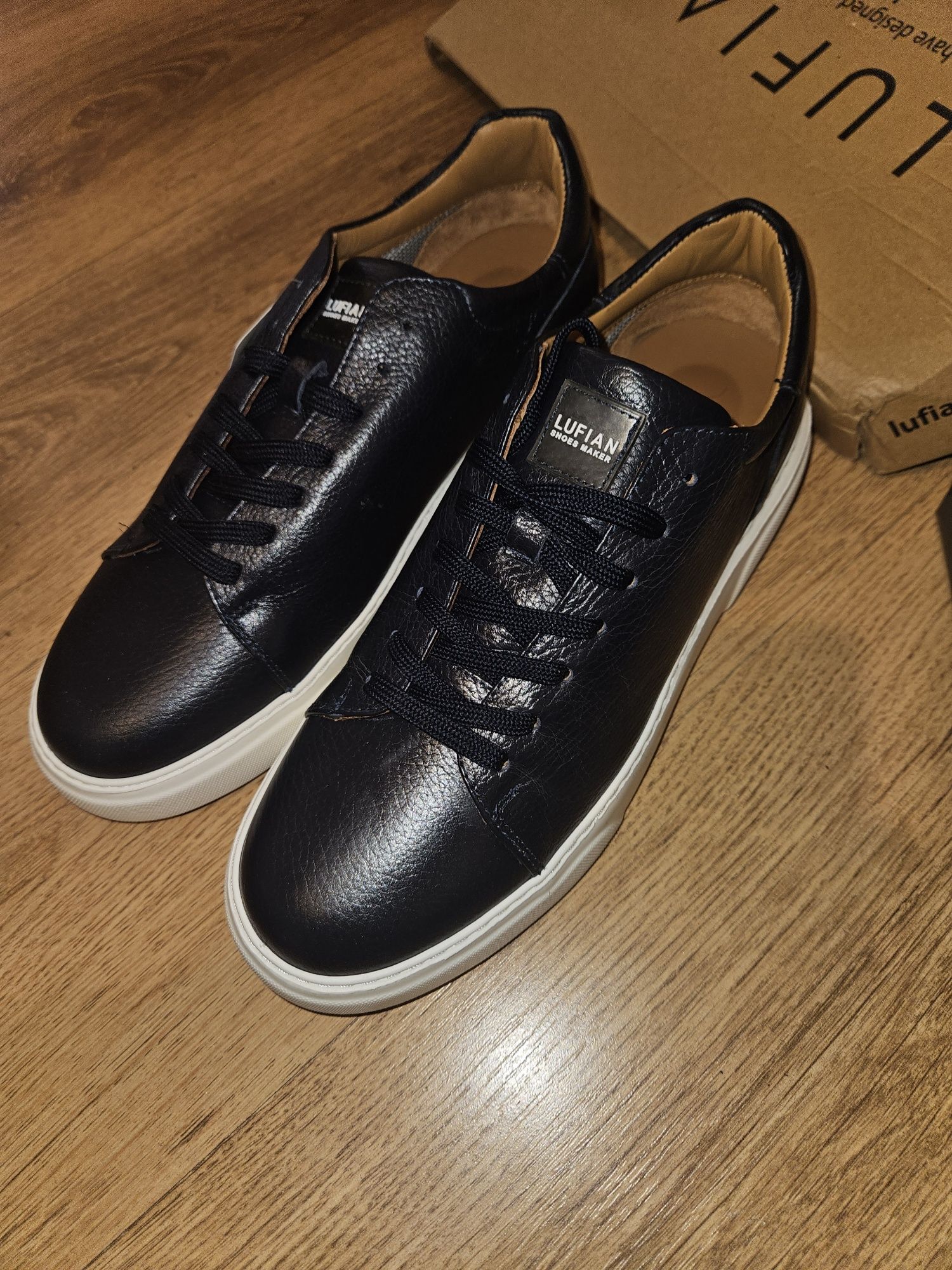 Vand adidasi sneakers Lufian 42