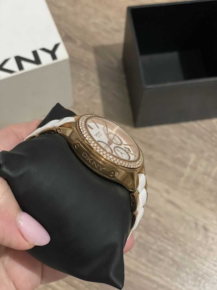 Дамски часовник DKNY
