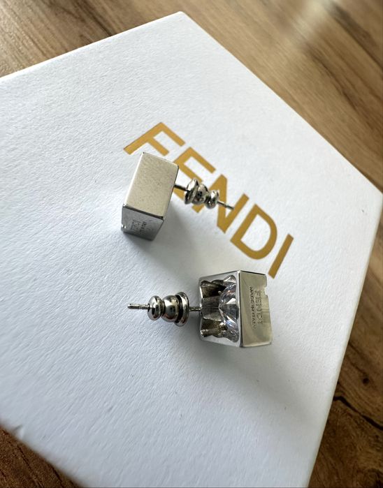 Сребристи Обеци Fendi