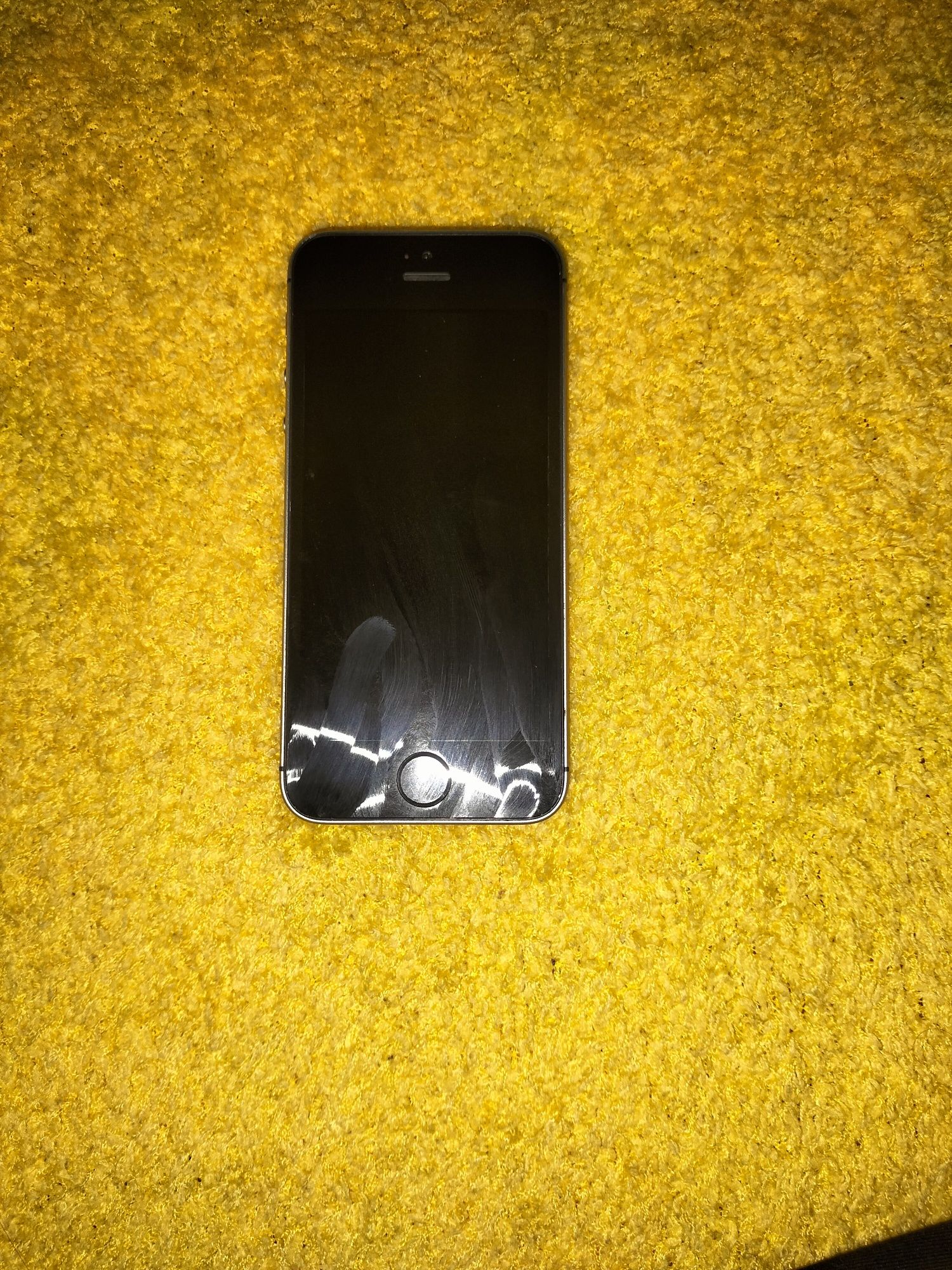 Vând iPhone 5s este ca și nou