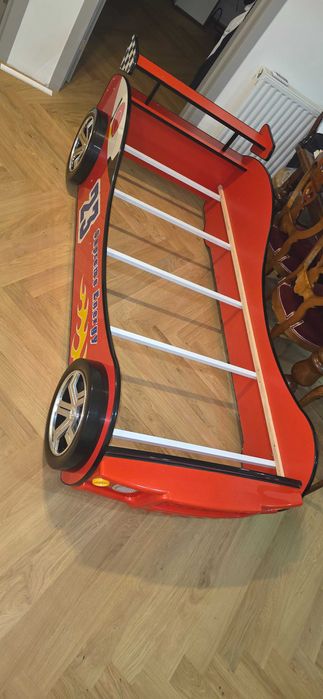 Pat copil, forma masina