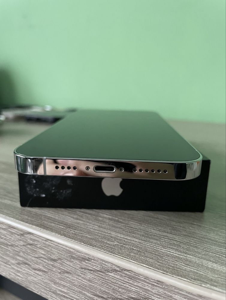 iPhone 13 Pro Max 256GB – Отличен! + кутия, 3 калъфа