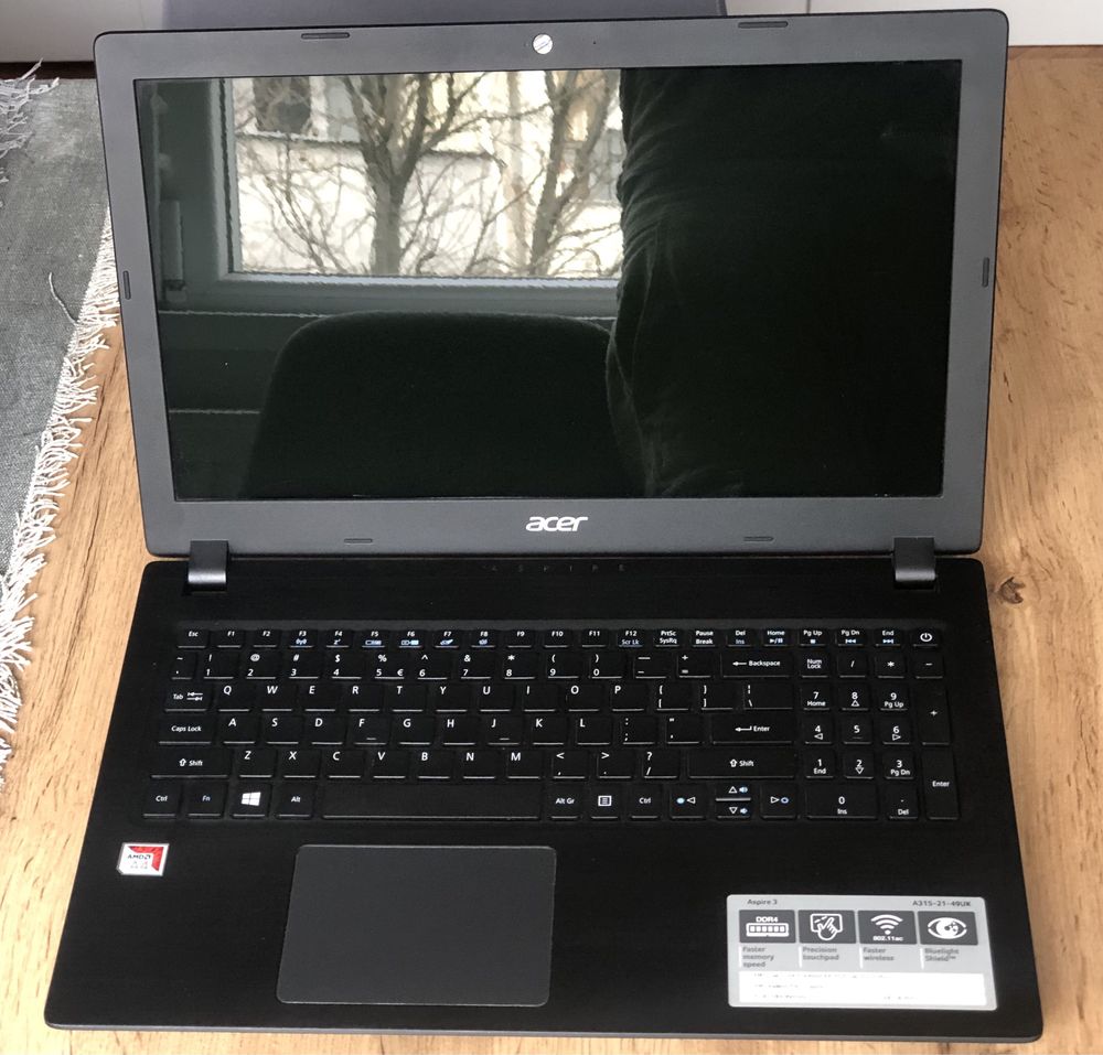 Лаптоп ACER Aspire 3 12GB RAM с 500GB хард диск Win 10