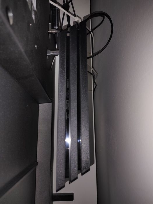 PS4 Pro, 3 gamepad-uri, 2TB SSD, 2 paduri incarcare, repasted, curățat