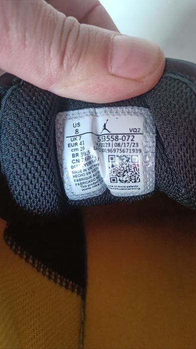 Jordan 1 low, black and yellow