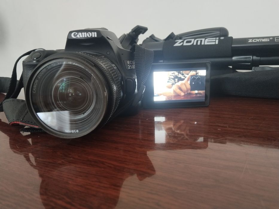 Фотоаппарат Canon EOS 250D