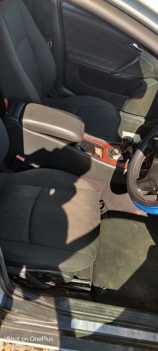 Vindem piese rezultate din dezmembrarea unui Mercedes  C-Class W203
