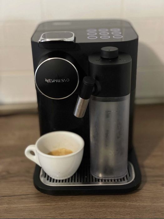 Espressor Nespresso Gran Lattissima impecabil