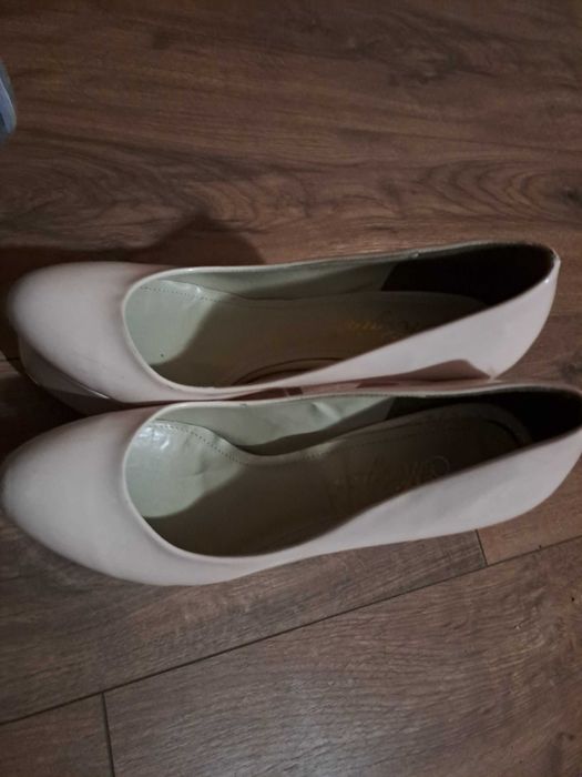 Дамски обувки на висок ток