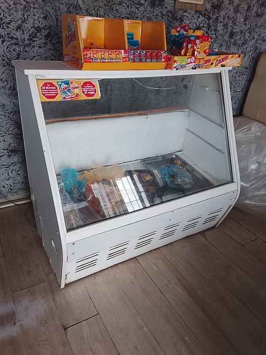 Витрнный холодильник