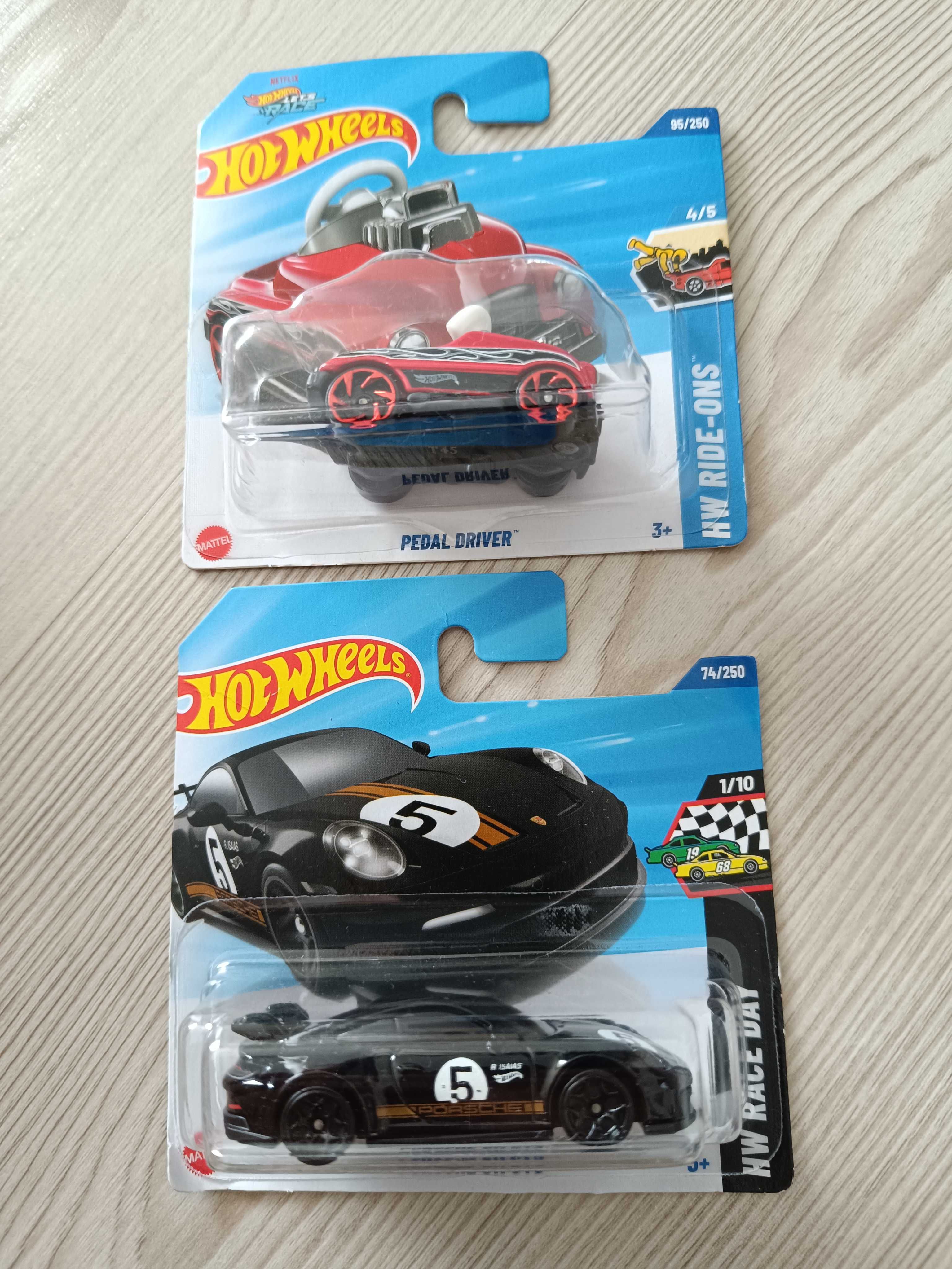 Vand 10 machete Hot Wheels la pretul de 90 de lei