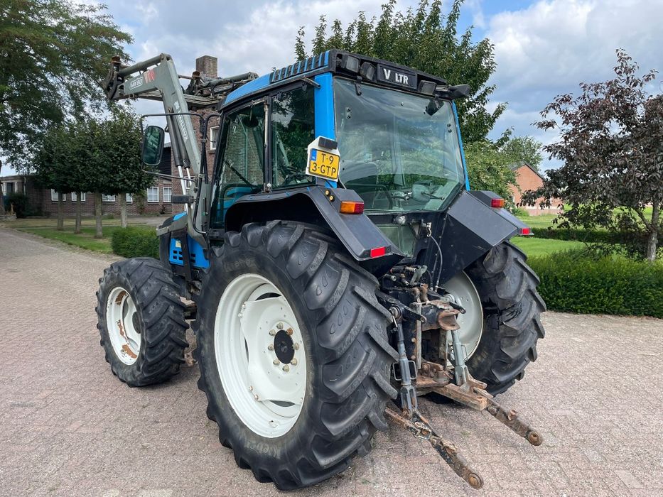 Tractor Valtra 6300 cu încărcător frontal Maileux