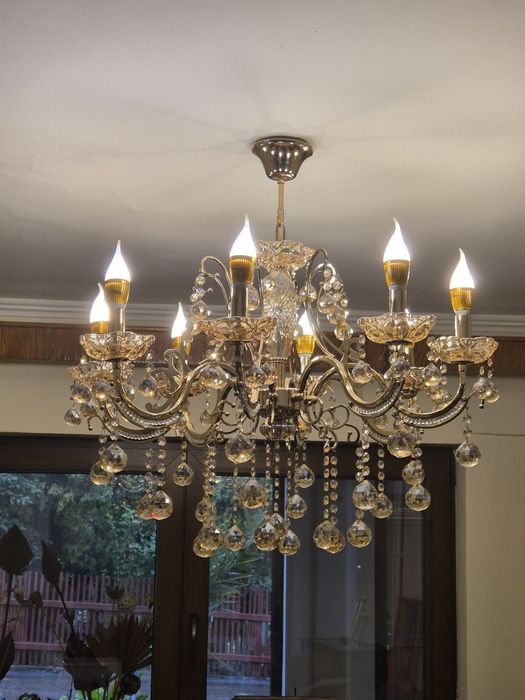 Televizoare si lustre, candelabru de la 200 lei