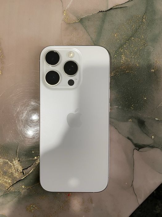 Iphone 16 pro на гарантий