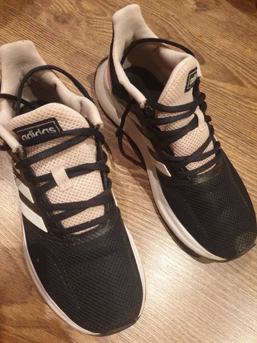 Pantofi adidas pentru alergare,etc.