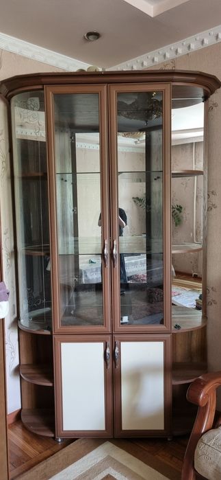 Стенка уголок сотилади, холати яхши