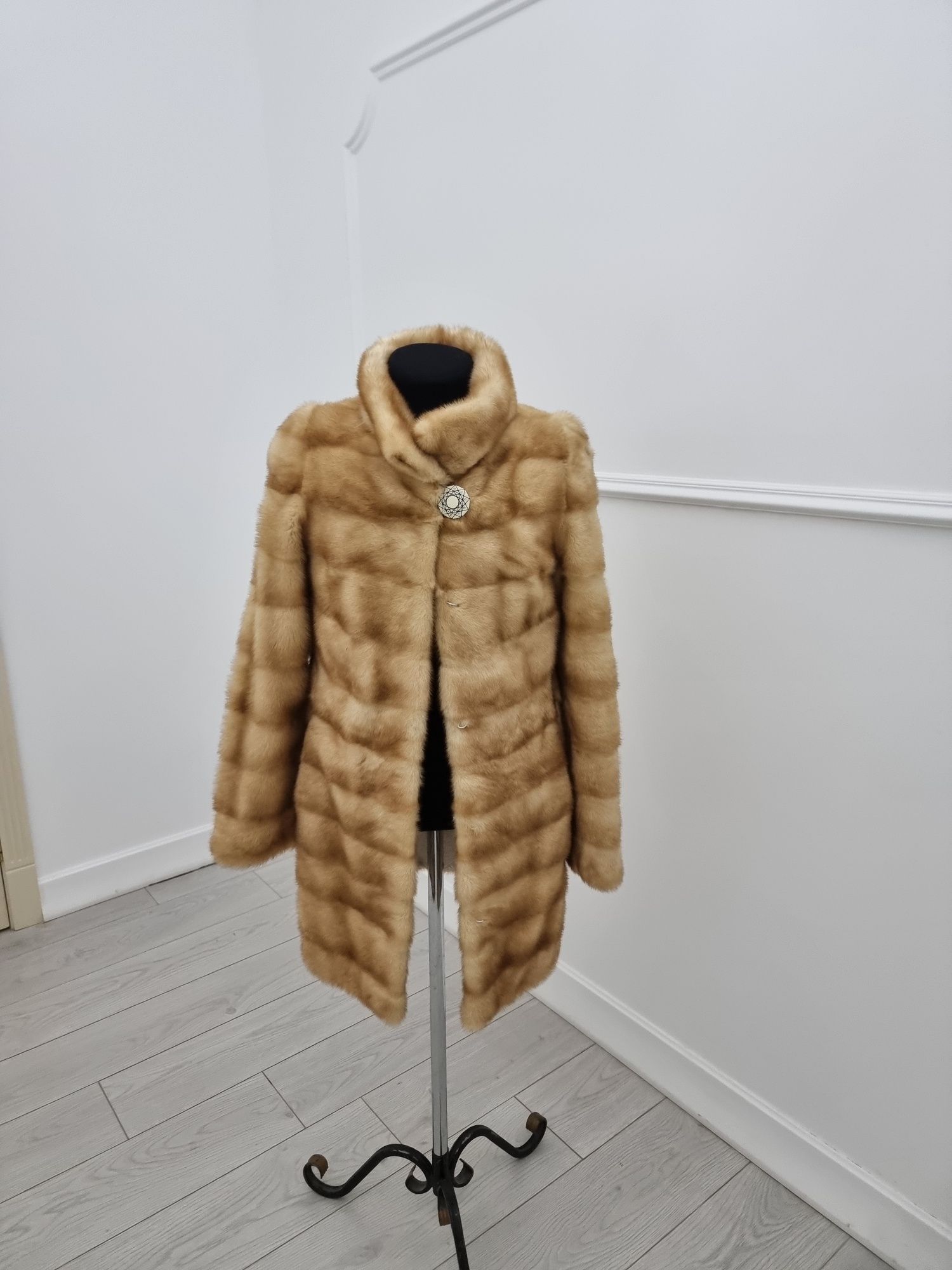 Продам шубу норковую