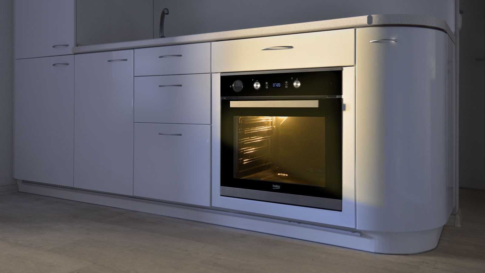 Духовой шкаф Beko BIS25300XM