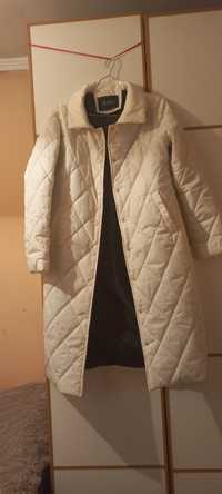 Продаётся по чисто символической цене пальто для девушки