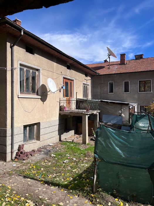 Продава се  ДВОР С КЪЩА, Велинград