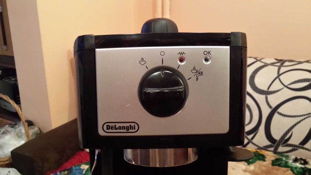 Продавам кафе машина Delonghi_EC151