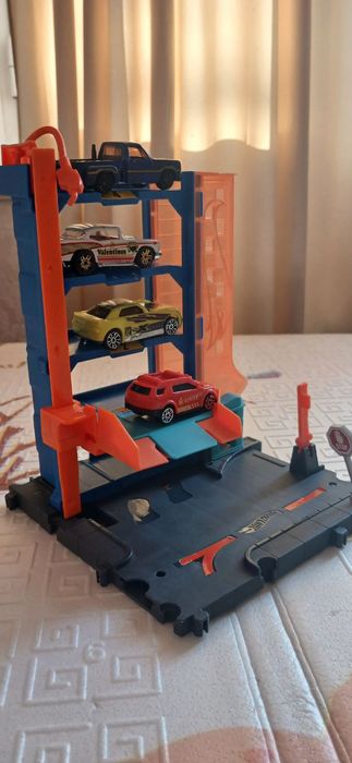 Мини парковка Xot Wheels