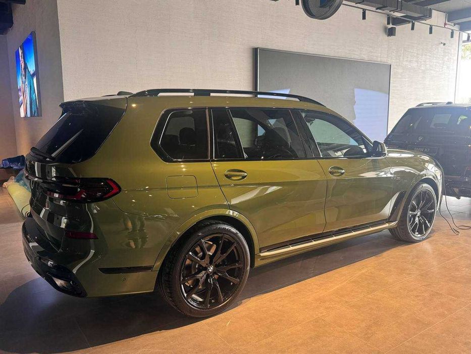 BMW X7 xDrive40i (G07) с гарантии в наличии