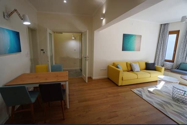 Дава се под наем Тристаен апартамент в София, Център - 90 кв.м за 950 € - Снимка #1